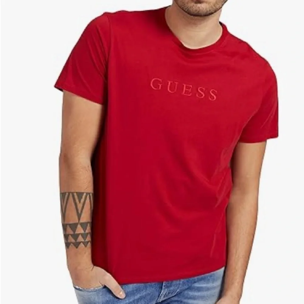 GUESS‎ Men's Red Short Sleeve Pima Embellished Logo Crew T-Shirt size M - Picture 11 of 12